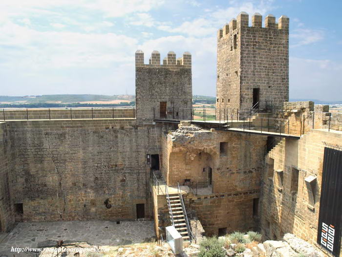 ÁNGULO SUDOESTE - TORRES DEL REY Y DE LA REINA